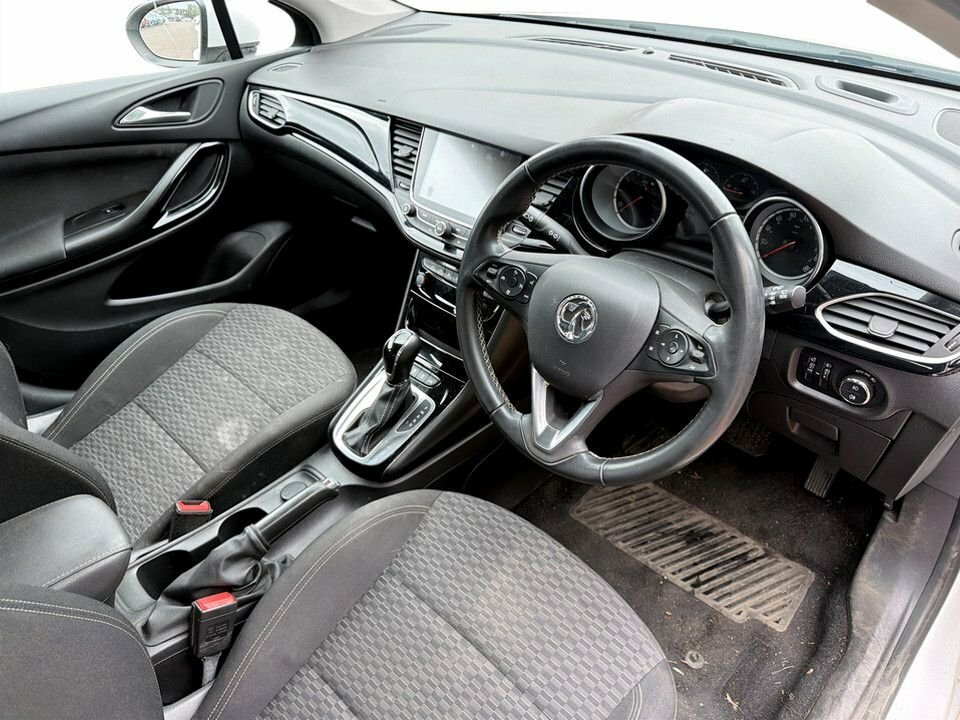 Vauxhall Astra 1L Sri Nav DU18KPR White #5