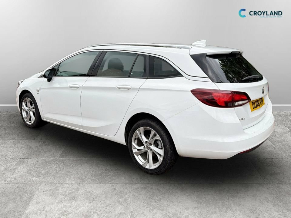 Vauxhall Astra 1L Sri Nav DU18KPR White #3