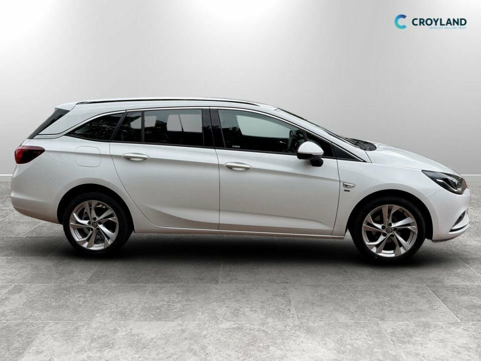 Vauxhall Astra 1L Sri Nav DU18KPR White #2