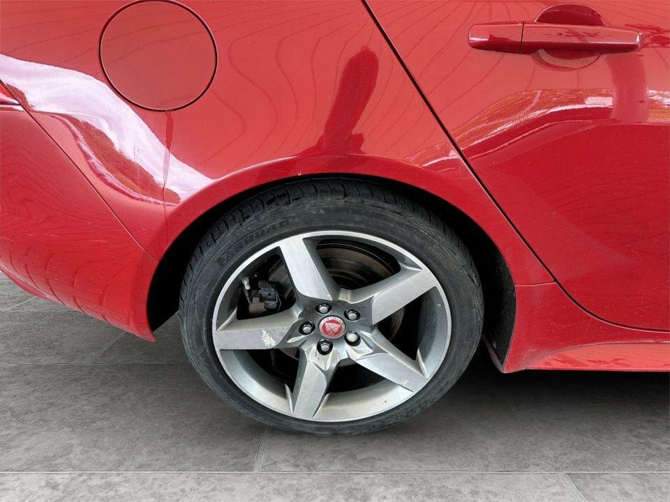 Jaguar XE 2L R-sport LP19NXE Red #4