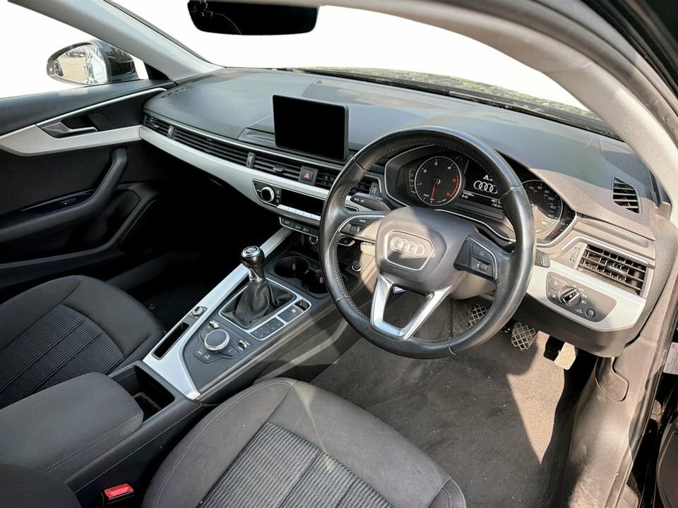 Audi A4 2L Se AV66BBF Black #5