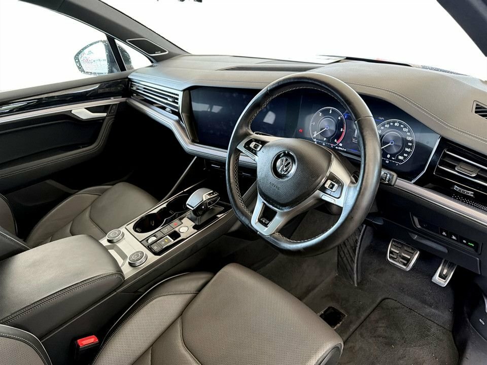 Volkswagen Touareg 3L Black Edition OY20WOX Black #5