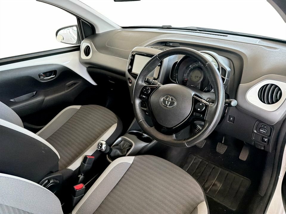 Toyota Aygo 1L X-trend KP20WJD White #5
