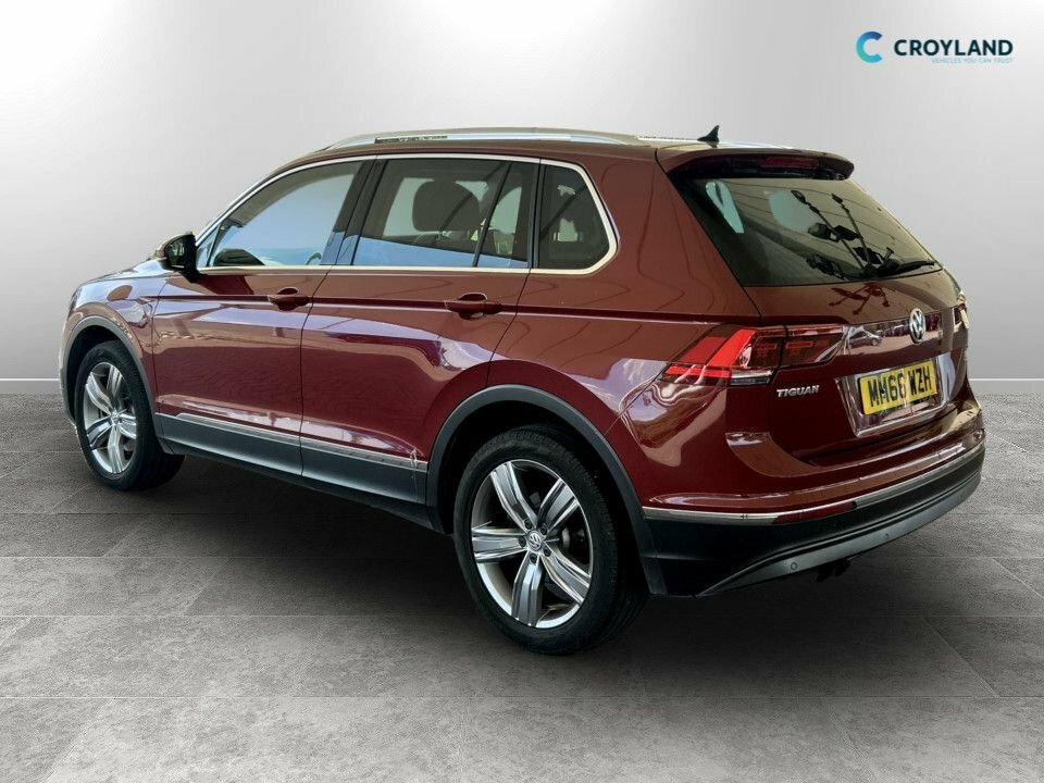 Volkswagen Tiguan 2L Sel Red #3