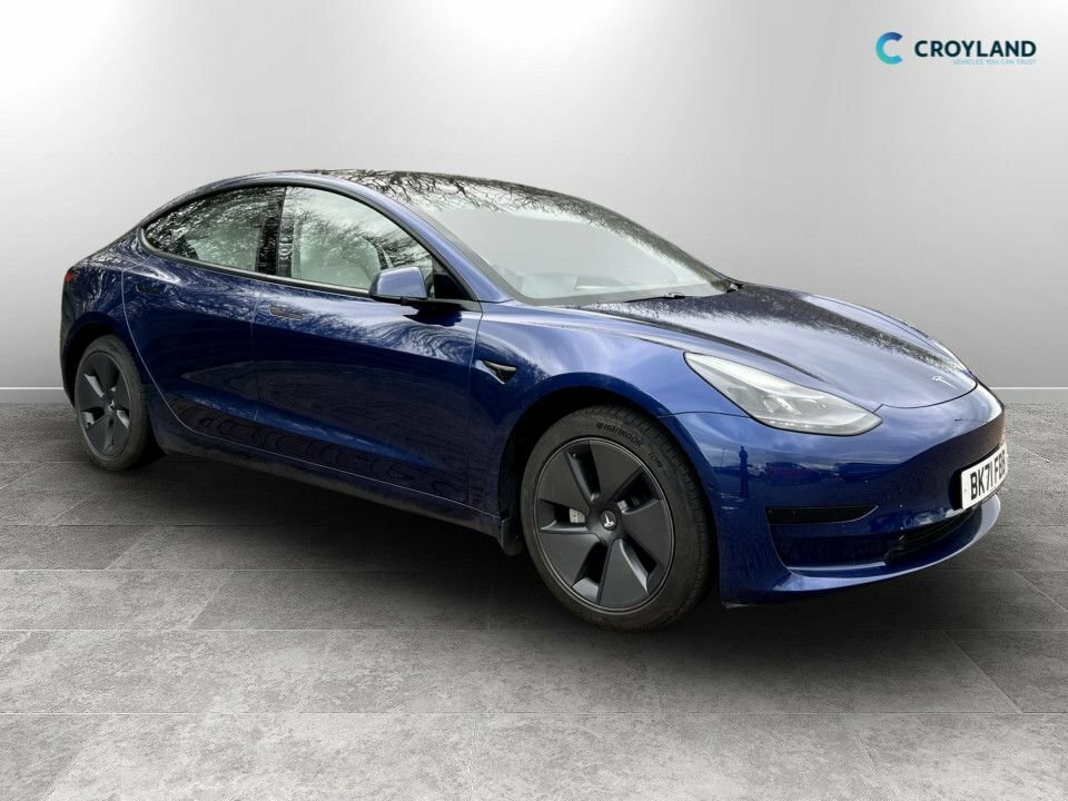 Tesla Model 3 Saloon Blue
