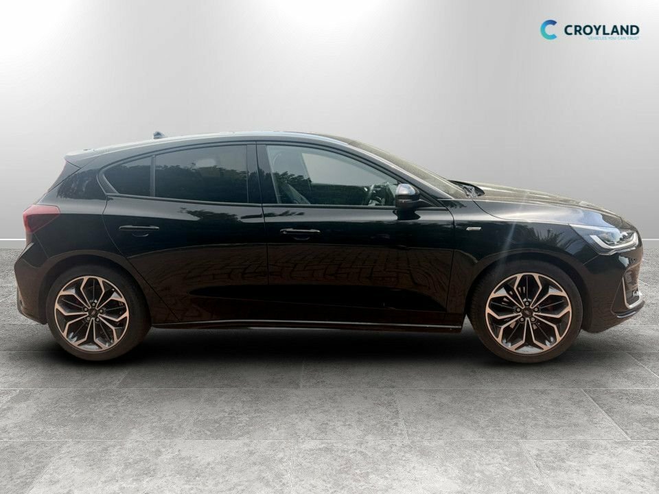 Ford Focus 1L St-line Vignale YN23OZX Black #2