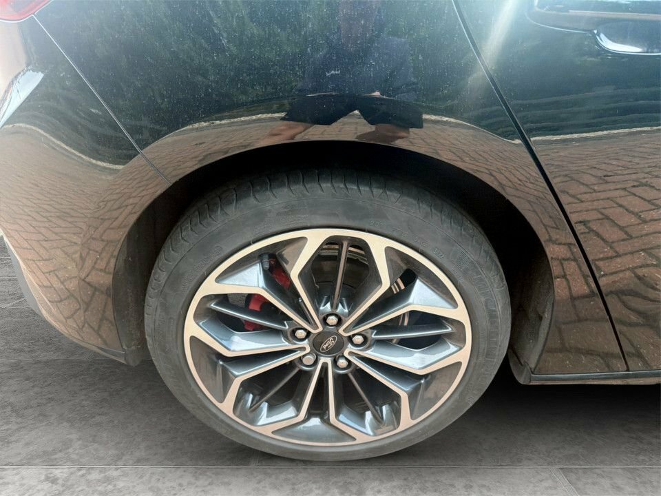 Ford Focus 1L St-line Vignale YN23OZX Black #4