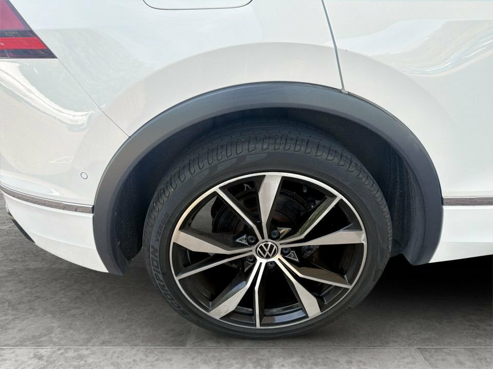 Volkswagen Tiguan 1.5L R-line YT21GUK White #4