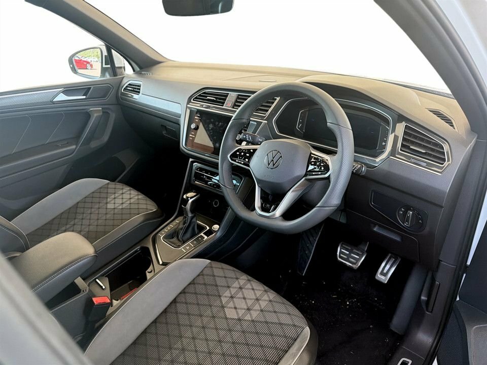 Volkswagen Tiguan 1.5L R-line YT21GUK White #5