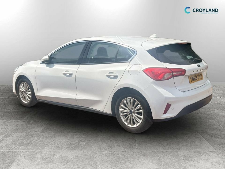 Ford Focus 1L Titanium YN68UYO White #3