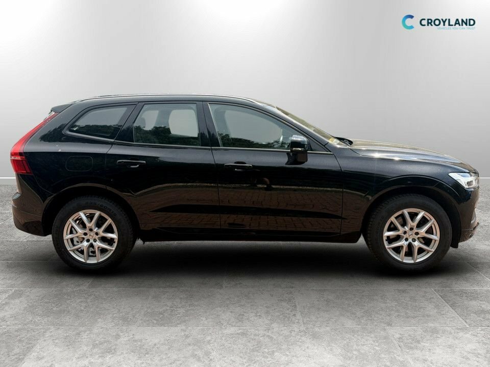 Volvo XC60 2L Momentum Pro NK68JHY Black #2