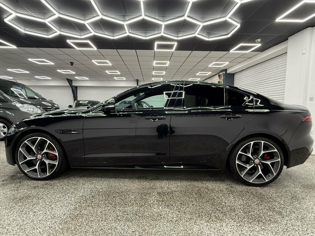 Jaguar XE 2L Sport Black #6