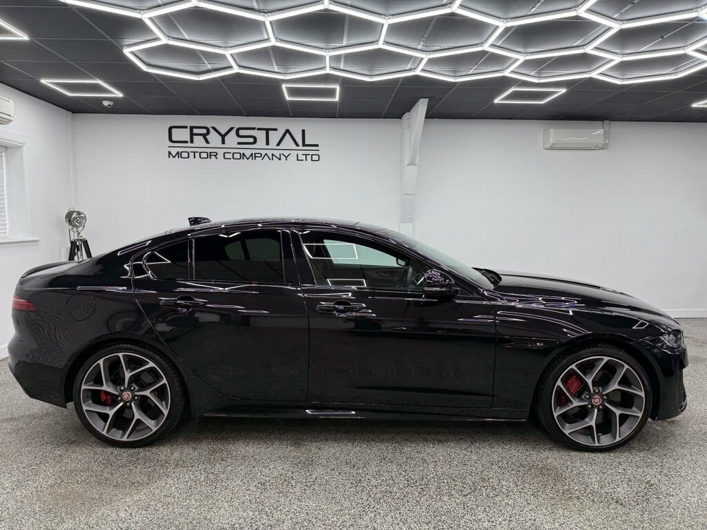 Jaguar XE 2L Sport Black #2