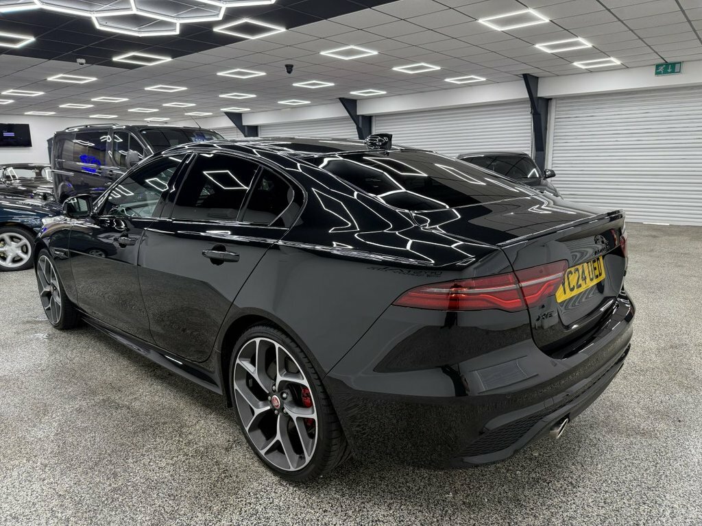 Jaguar XE 2L Sport Black #5