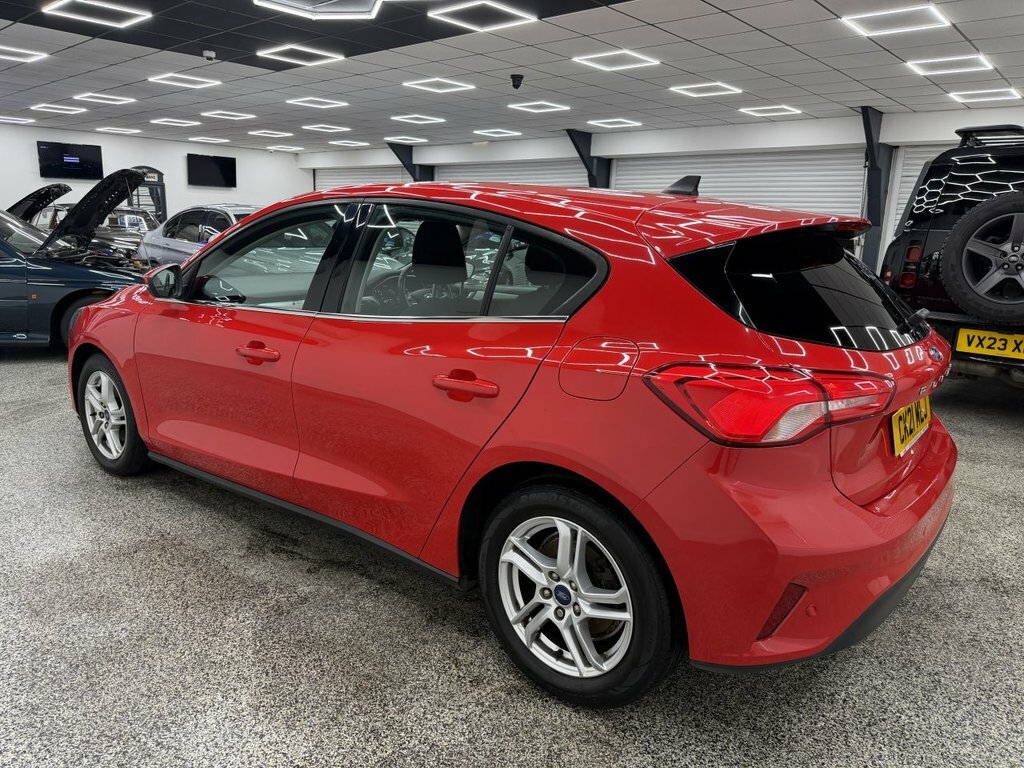 Ford Focus Focus Zetec Edition Mhev CK21MLJ Red #5