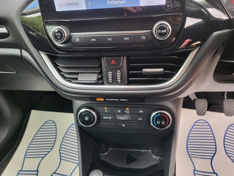 Ford Fiesta Trend Black #4