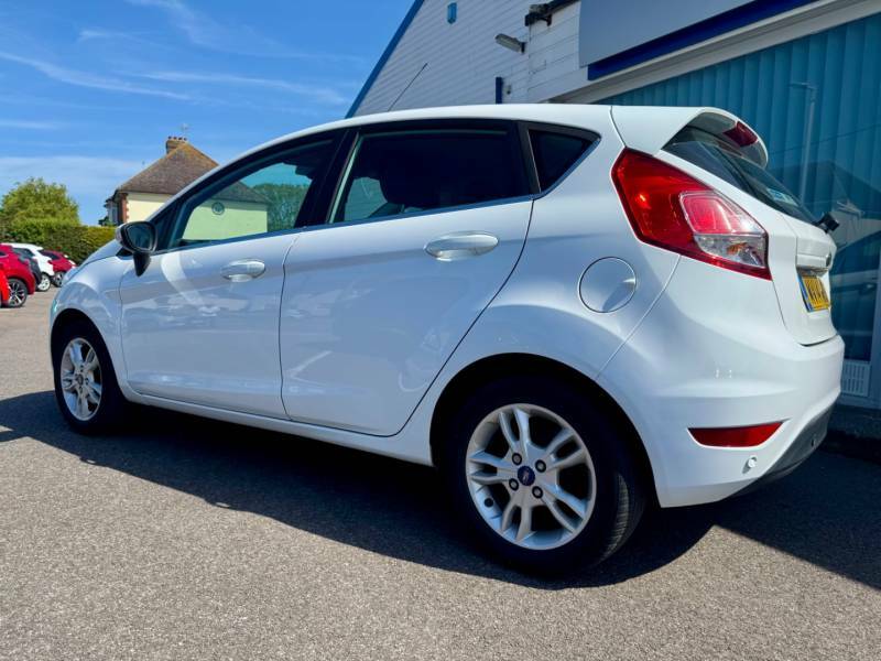 Ford Fiesta 1.25 82 Zetec - 2014 14 MV14XMS White #2