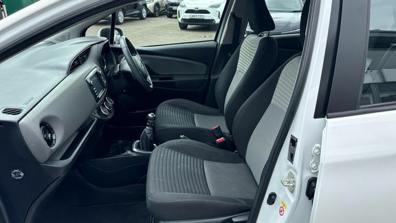 Toyota Yaris Icon Tech 1.5M GV18BDZ White #5