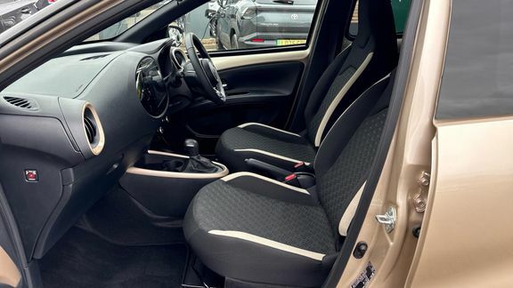 Toyota Aygo X Edge Parking Pack LM24WGJ Beige #5