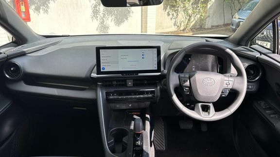 Toyota C-Hr Design 2.0 Phev White #6