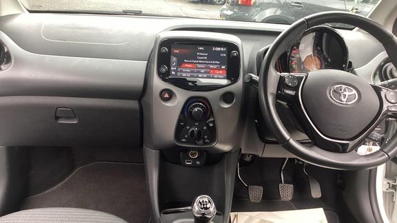 Toyota Aygo X X-play Tss LL71HMO White #6