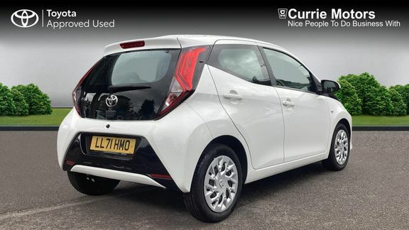 Toyota Aygo X X-play Tss LL71HMO White #2