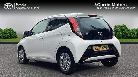Toyota Aygo X X-play Tss LL71HMO White #4