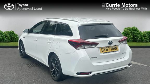 Toyota Auris Ts Design 1.8 Hybrid GY67DHN White #4