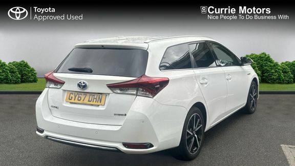 Toyota Auris Ts Design 1.8 Hybrid GY67DHN White #2