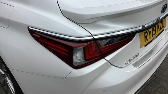 Lexus ES 300H 2.5 Cvt Premium Pack Grey #21