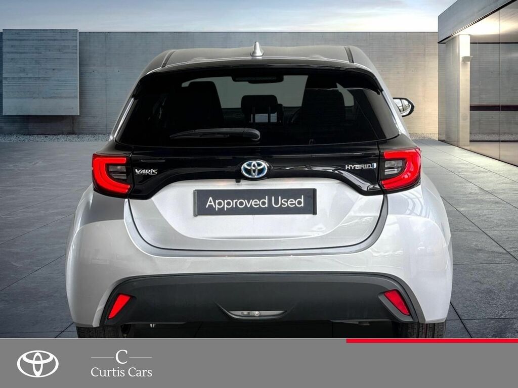 Toyota Yaris 1.5 Vvt-h Design E-cvt Euro 6 Ss GJ23LXH Silver #6