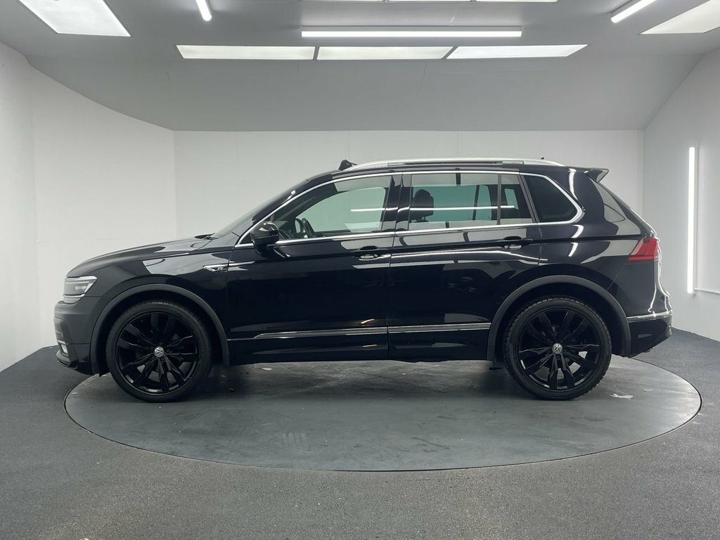 Volkswagen Tiguan 2L R-line VO17HRZ Black #6