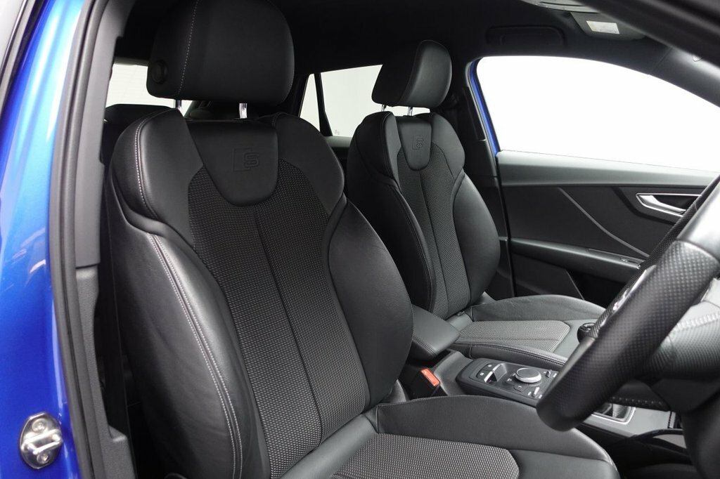 Audi Q2 1L Black Edition Blue #3