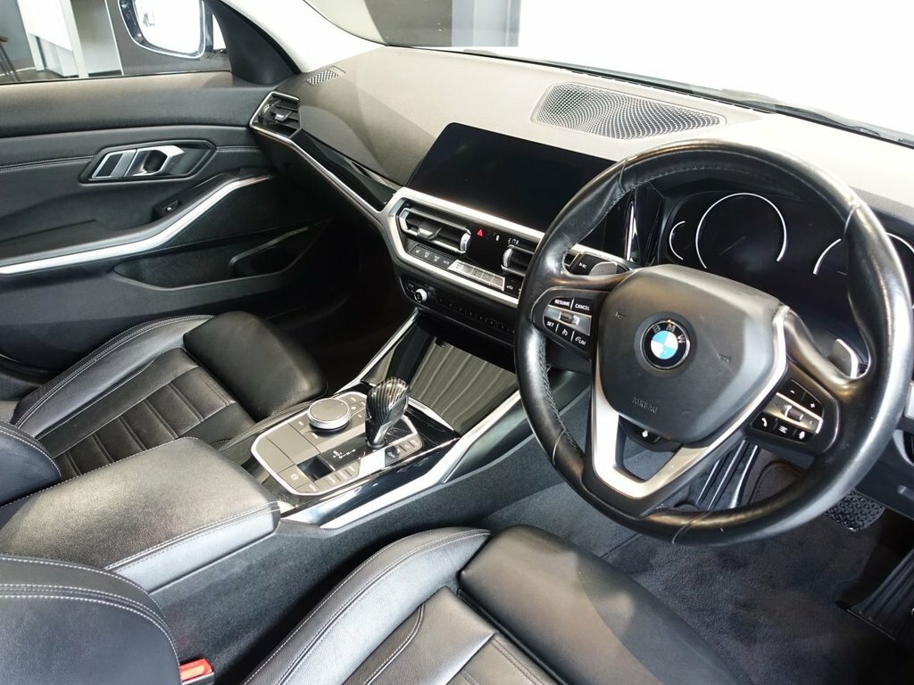 BMW 3 Series 2L Sport YB19VVN White #2