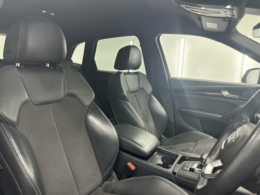 Audi Q5 2L Black Edition SV19VMH Black #2