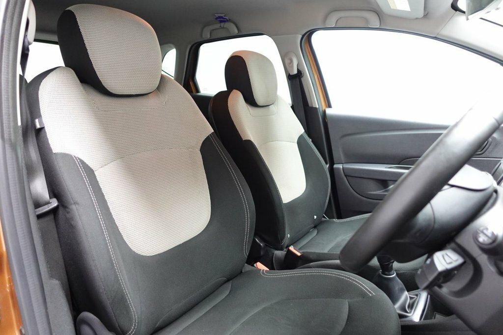 Renault Captur 0.9L Iconic NH19LDN Orange #3