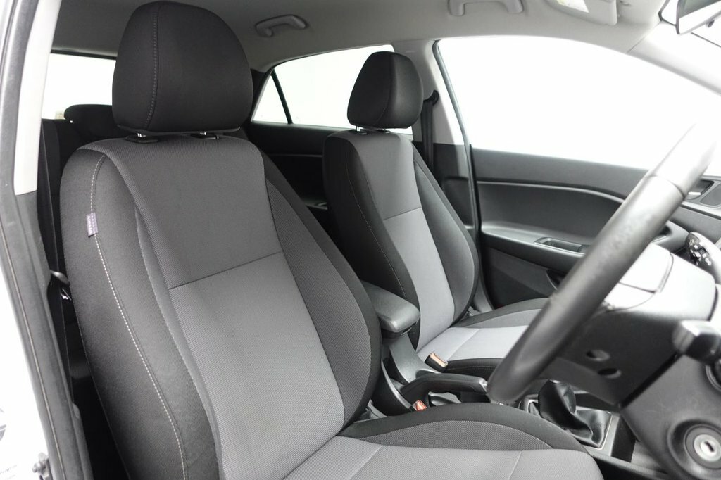 Hyundai I20 1.2L Play KY20RUJ White #3