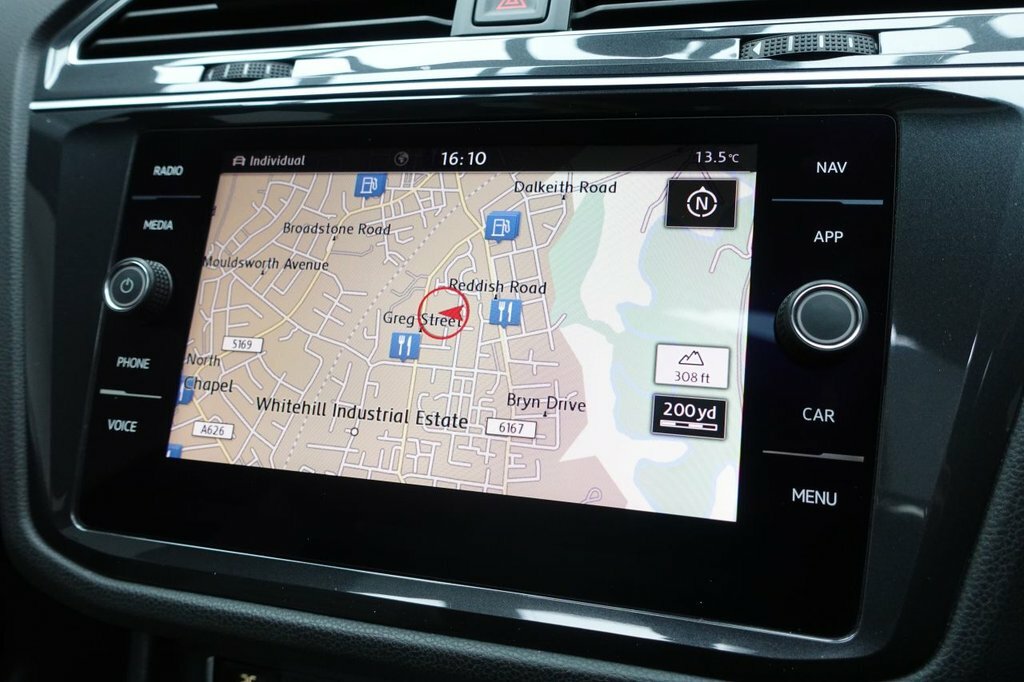 Volkswagen Tiguan 2L R-line Tech YH20EBX Black #2