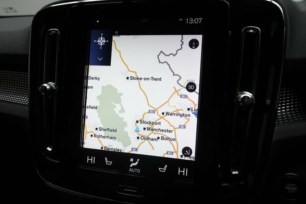 Volvo XC40 2L R-design AK69CYA White #2
