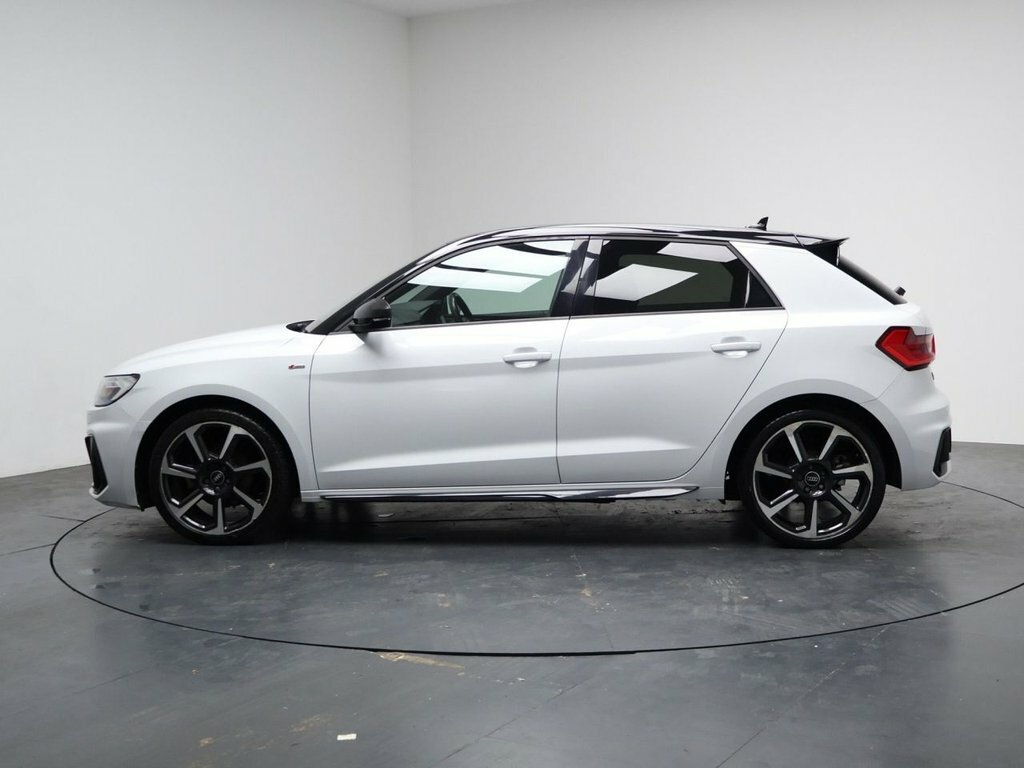 Audi A1 1L Black Edition GX22XAC White #6