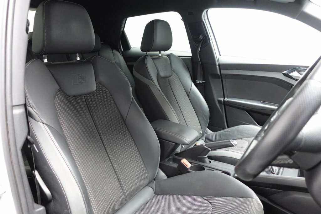 Audi A1 1L Black Edition GX22XAC White #3