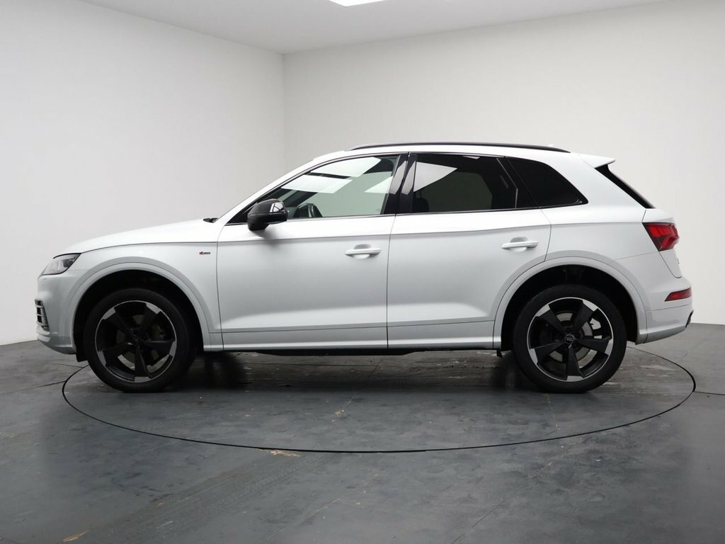 Audi Q5 2L Black Edition DG70ESF White #6