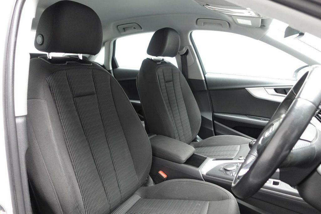 Audi A4 2L Se YF17SOJ White #3