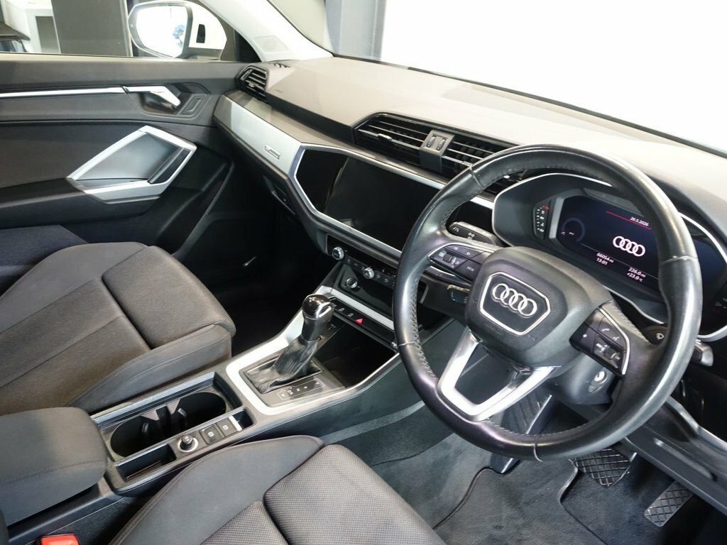 Audi Q3 1.5L Sport MH19ZPS White #2