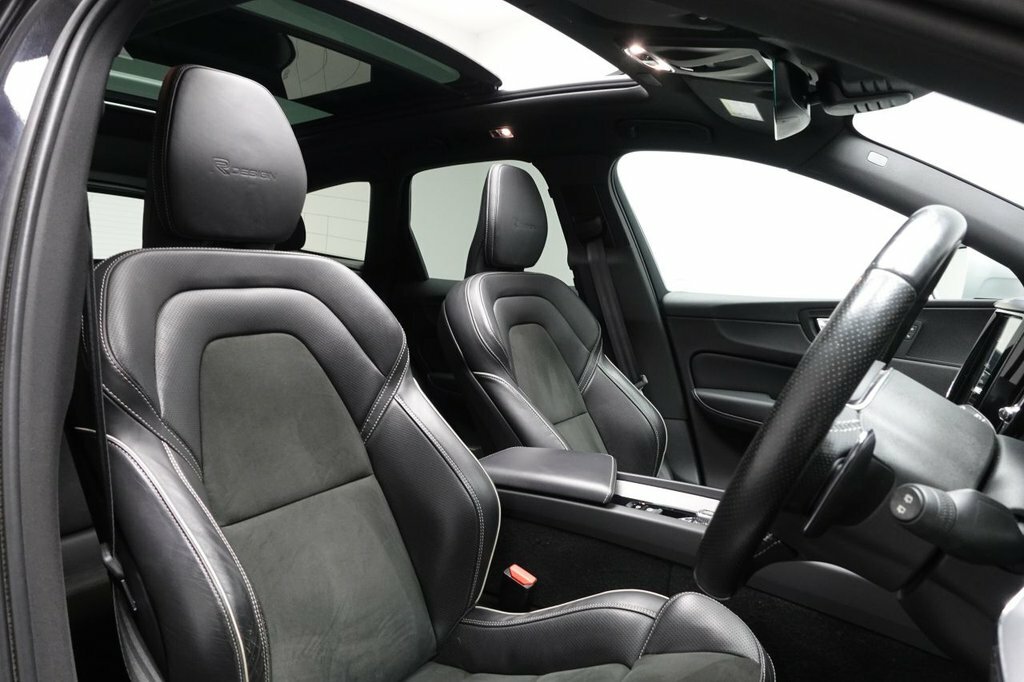 Volvo XC60 2L R-design YO19DXE Black #3