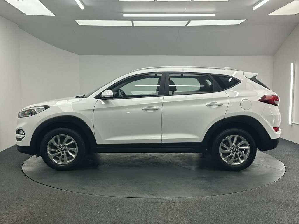 Hyundai Tucson 1.6L Se Nav RJ18YMA White #6