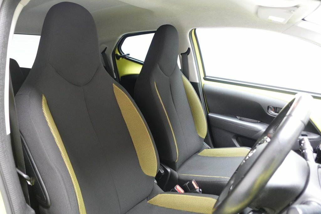 Toyota Aygo 1L X-cite 3 MD66WFB Yellow #3
