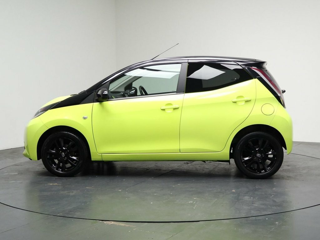Toyota Aygo 1L X-cite 3 MD66WFB Yellow #6