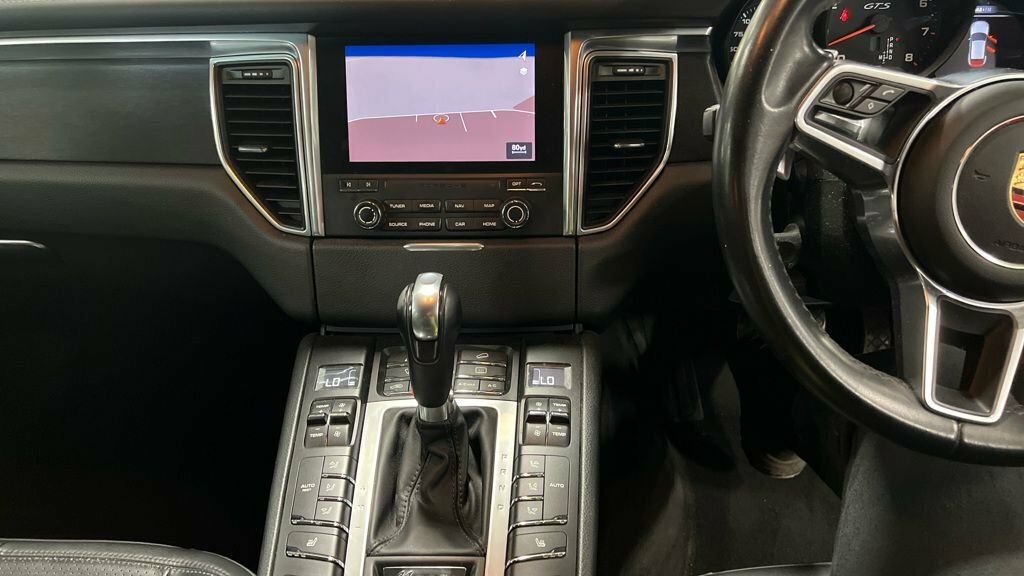 Porsche Macan 3L Gts FN17UXO Red #2