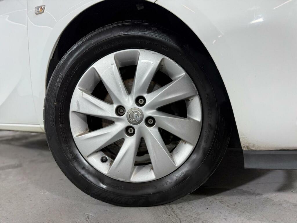 Vauxhall Corsa Hatchback 1.4I Ecoflex Design Euro 6 201717 DV17UEA White #3